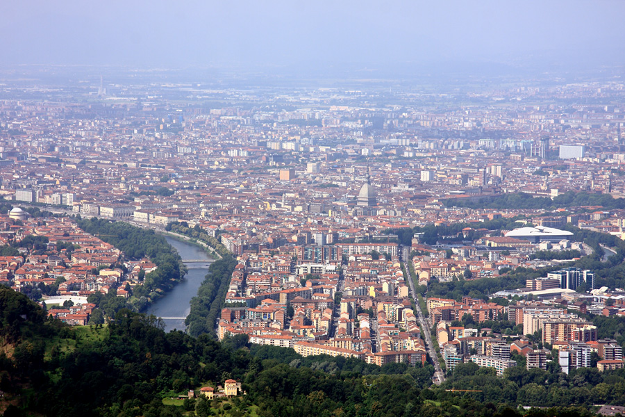 "Chi può metta, chi non può prenda", Torino città solidale